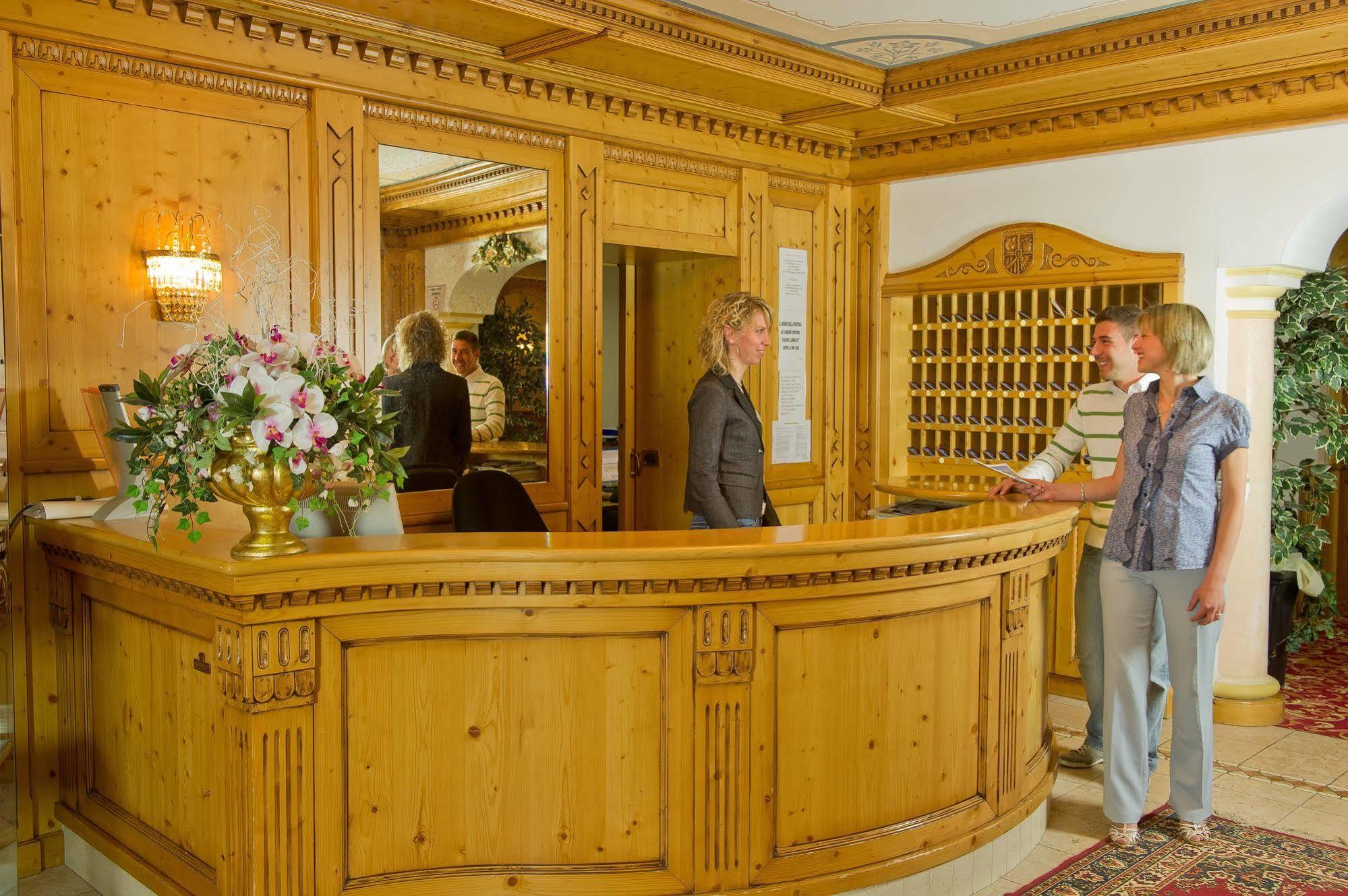 Sport Hotel Vittoria Passo del Tonale Exterior photo